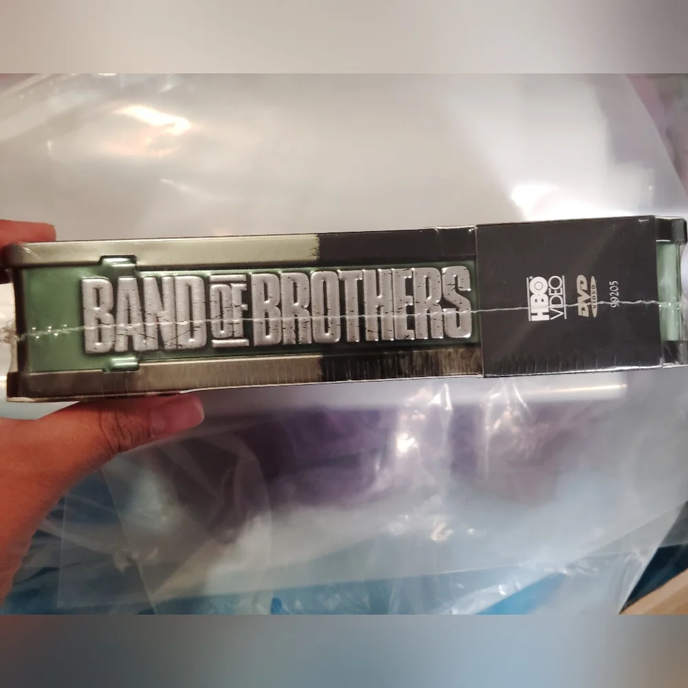 NEW Sealed BAND OF BROTHERS DVD 6 Disc with Original Tin Box Case - Picture 3 of 4